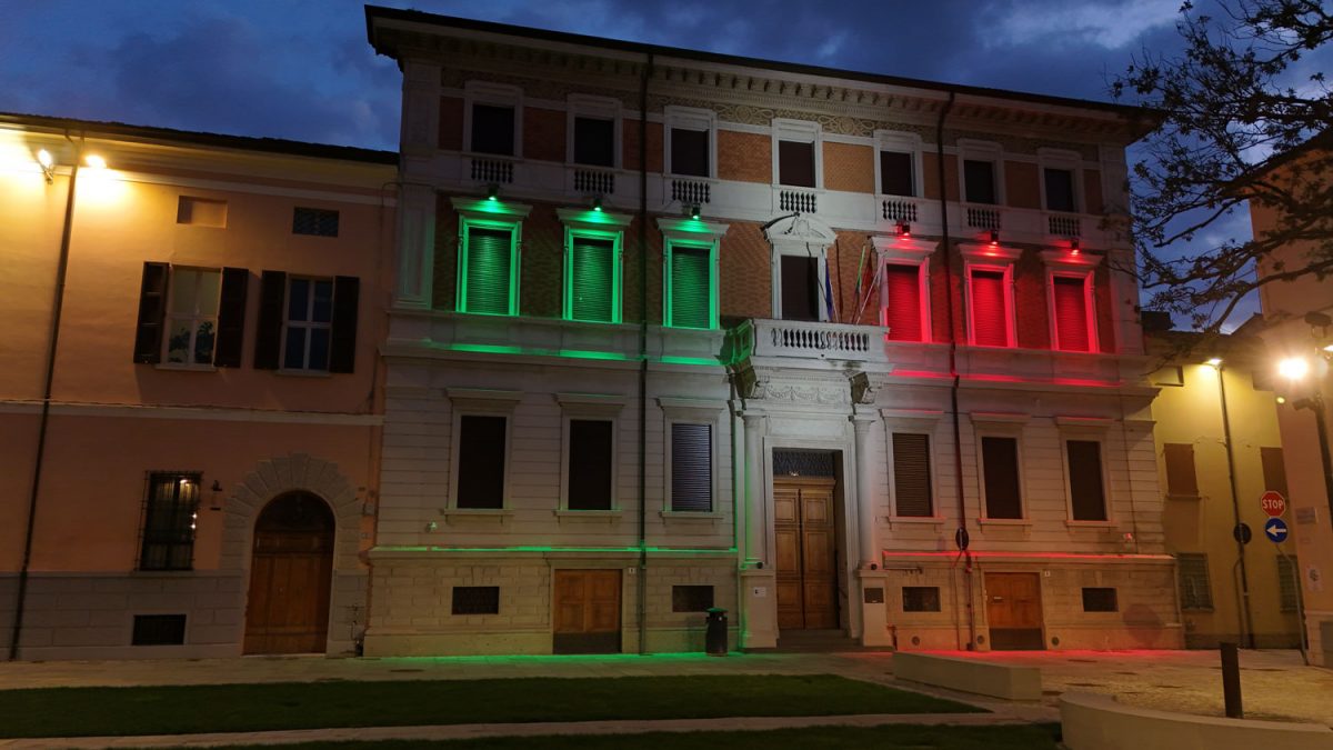 Lugo si illumina di tricolore per l’acqua e il territorio
